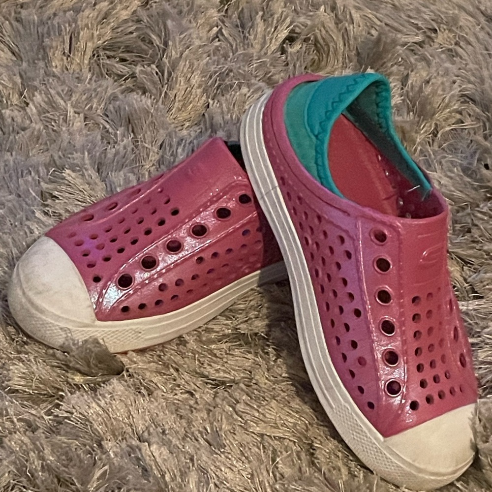 Pink, white and teal Foamies Guzman Steps Aqua Surge slip-ons.